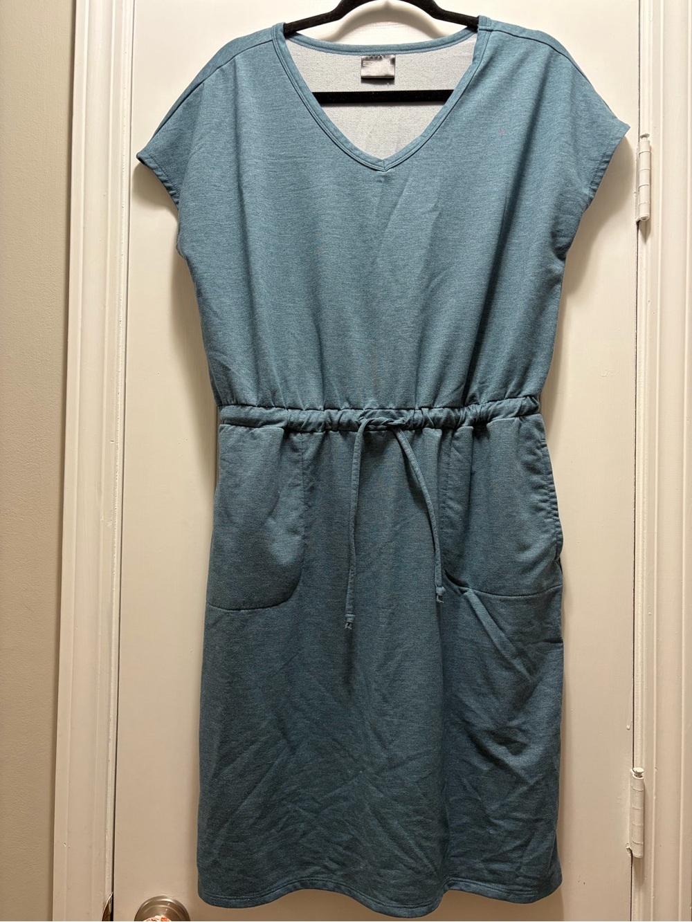 Casual Athletic Dress V-Neck Drawstring Dress in Dusty Teal Size Medium